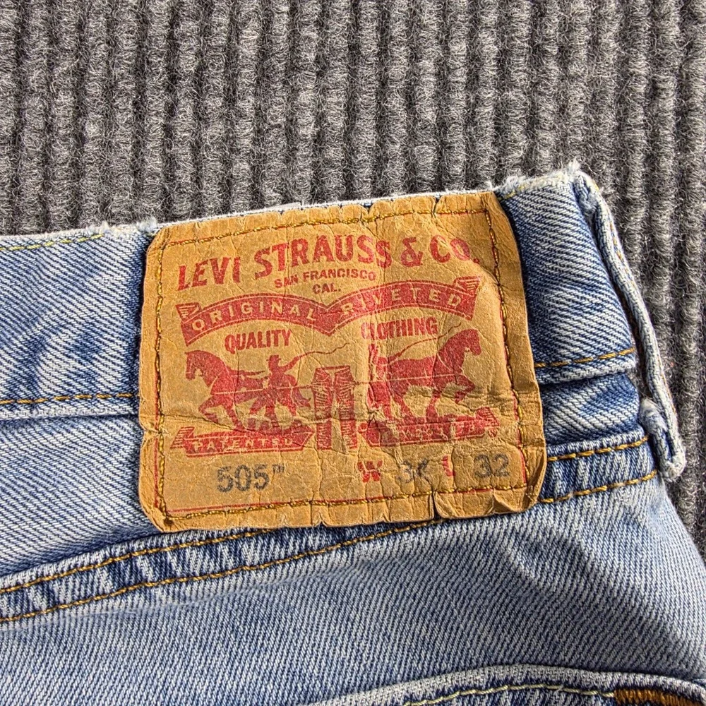 Levis 505 Regular Fit Straight Leg Light Wash Denim Jeans Mens 34x32 00505-4891